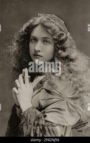 Maude Fealy come 'Fiera Rosamund' in 'Becket' - foto di Johnston & Hoffmann (Londra) 1904 - restaurato dalla cartolina originale Rotophot 175 da Montana Photographer Foto Stock