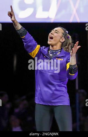 Baton Rouge, LOUISIANA, Stati Uniti. 17th Feb, 2023. Alyona Shchennikova della LSU viene presentata alla folla prima dell'azione di Ginnastica NCAA tra i Florida Gators e le LSU Tigers al Pete Maravich Assembly Center a Baton Rouge, LOUISIANA. Jonathan Mailhes/CSM/Alamy Live News Foto Stock