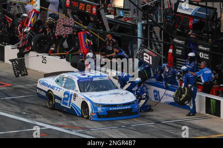 Daytona, Stati Uniti. 18th Feb, 2023. Austin Hill si porta in rotta per la vittoria nella 2023 manzo. È cosa c'è per la cena. 300 il sabato 18 febbraio 2023 a Daytona, Florida. Foto di Edwin Locke/UPI Credit: UPI/Alamy Live News Foto Stock