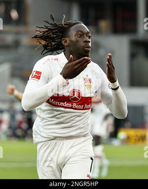 Stoccarda, Germania. 18th Feb, 2023. Tanguy Coulibaly di Stoccarda celebra il punteggio durante la prima divisione tedesca della partita di calcio della Bundesliga tra VfB Stuttgart e il FC Cologne a Stoccarda, Germania, 18 febbraio 2023. Credit: Philippe Ruiz/Xinhua/Alamy Live News Foto Stock