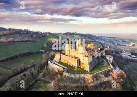 Veduta aerea del Castello di Torrechiara. Parma, Italia. Foto Stock