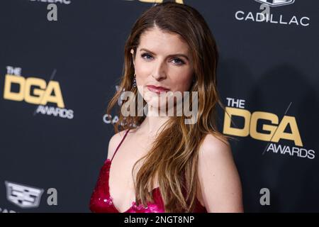 BEVERLY HILLS, LOS ANGELES, CALIFORNIA, USA - 18 FEBBRAIO: L'attrice americana Anna Kendrick arriva al 75th° Annual Directors Guild of America (DGA) Awards tenutosi presso il Beverly Hilton Hotel il 18 febbraio 2023 a Beverly Hills, Los Angeles, California, Stati Uniti. (Foto di Xavier Collin/Image Press Agency) Foto Stock