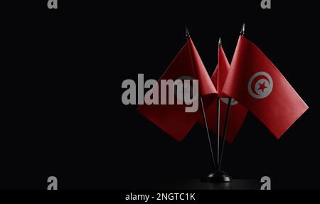 Bandiere nazionali della Tunisia su sfondo nero Foto Stock