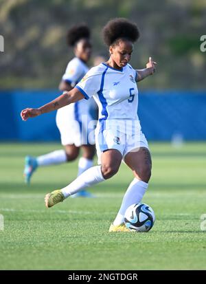 Auckland, Nuova Zelanda. 19th Feb, 2023. Yomira Pinzon di Panama Nazionale di calcio femminile visto in azione durante la partita di Playoff FIFA Women's World Cup 2023 tra Papua Nuova Guinea e Panama tenutasi presso il North Harbour Stadium. Punteggio finale; Panama 2:0 Papua Nuova Guinea. (Foto di Luis Veniegra/SOPA Images/Sipa USA) Credit: Sipa USA/Alamy Live News Foto Stock