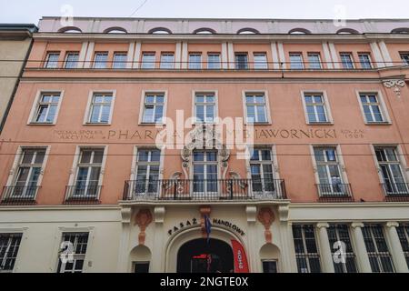 Edificio con quartiere dello shopping in Via Dluga nella città di Cracovia, Voivodato della Polonia Malga Foto Stock