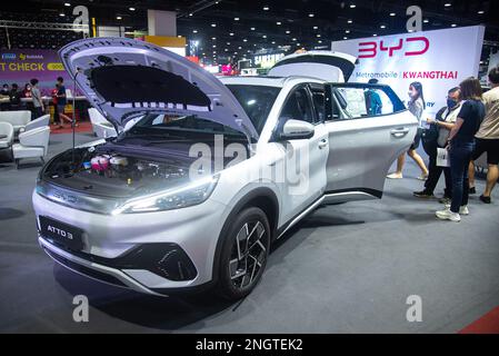 Bangkok, Thailandia. 19th Feb, 2023. Un'auto BYD atto 3 vista durante il Bangkok EV Expo 2023. Il Bangkok EV Expo 2023 si terrà il 16-19 febbraio 2023 al Queen Sirikit National Convention Center di Bangkok, che si occuperà di veicoli elettrici e tecnologie correlate con particolare attenzione alle energie rinnovabili. (Credit Image: © Peerapon Boonyakiat/SOPA Images via ZUMA Press Wire) SOLO PER USO EDITORIALE! Non per USO commerciale! Credit: ZUMA Press, Inc./Alamy Live News Foto Stock