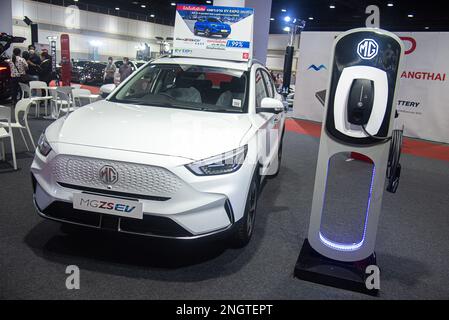 Bangkok, Thailandia. 19th Feb, 2023. Un'auto MG ZS EV vista al Bangkok EV Expo 2023. Il Bangkok EV Expo 2023 si terrà il 16-19 febbraio 2023 al Queen Sirikit National Convention Center di Bangkok, che si occuperà di veicoli elettrici e tecnologie correlate con particolare attenzione alle energie rinnovabili. (Credit Image: © Peerapon Boonyakiat/SOPA Images via ZUMA Press Wire) SOLO PER USO EDITORIALE! Non per USO commerciale! Credit: ZUMA Press, Inc./Alamy Live News Foto Stock