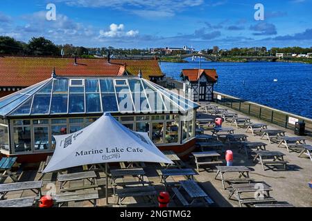 Vista sul lago marino di Southport, Merseyside, dal molo. Foto Stock