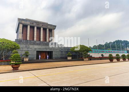 HANOI, VIETNAM - 26 DICEMBRE 2022 - ho Chi min mausoleo è un grande monumento commemorativo nel centro di Hanoi. Ospita il corpo imbalsamato dell'ex vietnamita Foto Stock