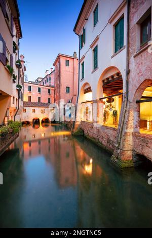 Treviso, Italia. Immagine del centro storico di Treviso al tramonto. Foto Stock