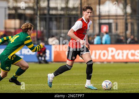 Rotterdam - Thijs Kraaijeveld durante la partita tra Feyenoord O17 e ADO O17 a Nieuw Varkenoord il 18 febbraio 2023 a Rotterdam, Paesi Bassi. (Foto Box to Box/Tobias Kleuver) Foto Stock