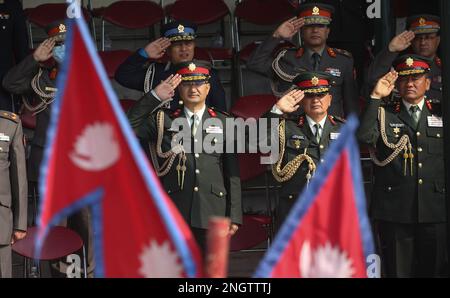 Kathmandu, Bagmati, Nepal. 19th Feb, 2023. Ufficiali dell'esercito nepalese partecipano alla celebrazione della Giornata Nazionale della democrazia a Tundikhel a Kathmandu, Nepal, il 19 febbraio 2023. La 73rd Giornata Nazionale della democrazia in Nepal è stata celebrata domenica con vari programmi per commemorare il giorno in cui la nazione ha ottenuto la libertà dal regime di Rana. (Credit Image: © Sunil Sharma/ZUMA Press Wire) SOLO PER USO EDITORIALE! Non per USO commerciale! Credit: ZUMA Press, Inc./Alamy Live News Foto Stock