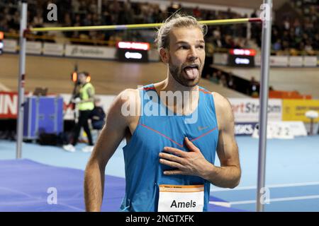 APELDOORN - High jumper Douwe Amels durante il secondo giorno dei campionati olandesi di atletica indoor. ANP OLAF KRAAK Foto Stock