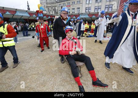 L'illustrazione mostra lo Zondagstoet della 93rd edizione del carnevale di Aalst, domenica 19 febbraio 2023. FOTO DI BELGA NICOLAS MAETERLINCK Foto Stock