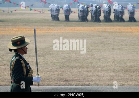 Kathmandu, Nepal. 19th Feb, 2023. Il 19 febbraio 2023 a Kathmandu, Nepal. L'esercito nepalese partecipa nel marzo scorso alla celebrazione della Giornata nazionale della democrazia presso i locali del padiglione dell'esercito. (Foto di Abhishek Maharjan/Sipa USA) Credit: Sipa USA/Alamy Live News Foto Stock