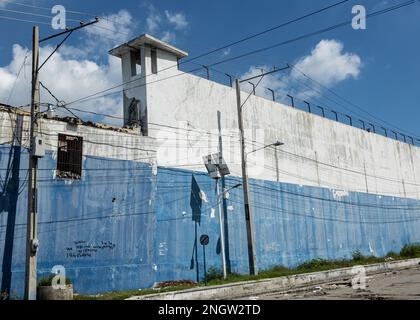 Port Au Prince, Haiti. 14th Nov 2022. Una prigione nel centro di Port-au-Prince, Haiti il 14 novembre 2022. (Foto di Collin Mayfield/Sipa USA) Credit: Sipa USA/Alamy Live News Foto Stock