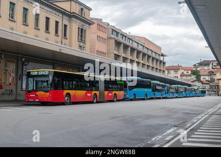 Bergamo, Italia - 30 settembre 2022: Autobus di trasporto pubblico a Bergamo. Foto Stock