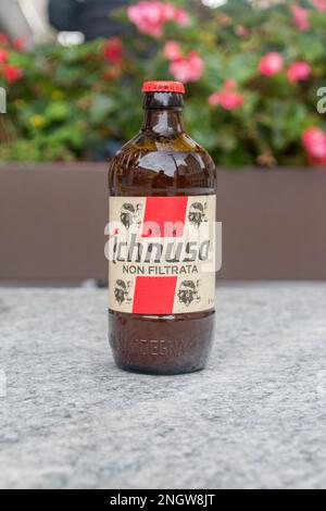 Bergamo, Italia - 30 settembre 2022: Birra Ichnusa non Filtrata. Foto Stock
