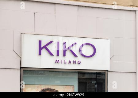 Bergamo, Italia - 30 settembre 2022: Logo di KIKO Milano sul negozio di Bergamo. Foto Stock