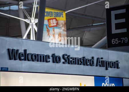 Benvenuto all'insegna dell'aeroporto di Stansted. Credito: Sinai Noor/Alamy Foto Stock