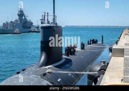 GARDEN ISLAND, Australia - il sottomarino ad attacco rapido di classe Virginia USS Mississippi (SSN 782) ormeggio alla Royal Australian Navy HMAS Stirling Naval base, novembre 28. Il Mississippi è attualmente in pattuglia a sostegno degli interessi di sicurezza nazionale nell'area delle operazioni della flotta degli Stati Uniti 7th. Foto Stock