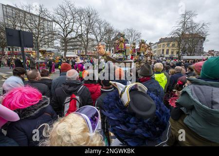 L'illustrazione mostra lo Zondagstoet della 93rd edizione del carnevale di Aalst, domenica 19 febbraio 2023. FOTO DI BELGA NICOLAS MAETERLINCK Foto Stock