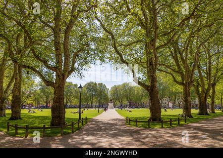 BRISTOL, Regno Unito - 14 maggio : Vista del Queen's Park a Bristol il 14 maggio 2019. Persone non identificate Foto Stock