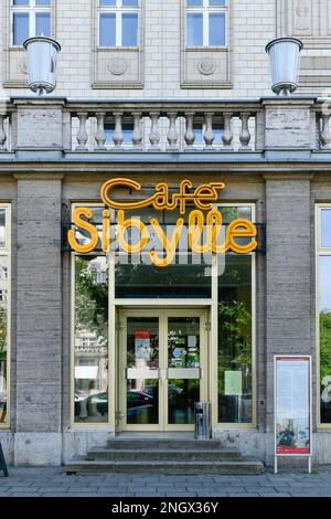 Cafe Sibylle, Karl-Marx-Allee, Friedrichshain di Berlino, Germania Foto Stock