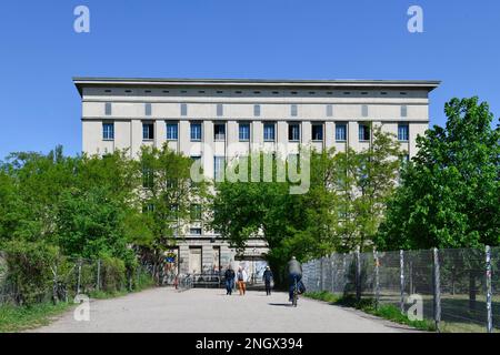 Berghain, am Wriezener Bahnhof, Friedrichshain, Berlino, Germania Foto Stock