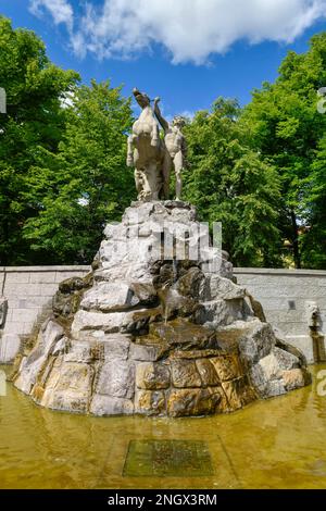 SIEGFRIEDBRUNNEN, Ruedesheimer Platz, Wilmersdorf, Berlino, Germania Foto Stock