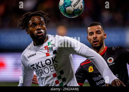 ROTTERDAM, PAESI BASSI - Febbraio 19: Landry Dimata di NEC Nijmegen, Redouan El Yaakoubi di Excelsior Rotterdam durante la partita olandese di Eredivie tra Excelsior Rotterdam e NEC Nijmegen a Van Donge & De Roo Stadion il 19 Febbraio 2023 a Rotterdam, Paesi Bassi (Foto di Broer van den Boom/Orange Pictures) Foto Stock
