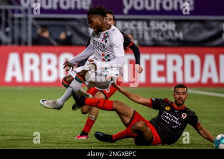ROTTERDAM, PAESI BASSI - Febbraio 19: Landry Dimata di NEC Nijmegen, Redouan El Yaakoubi di Excelsior Rotterdam durante la partita olandese di Eredivie tra Excelsior Rotterdam e NEC Nijmegen a Van Donge & De Roo Stadion il 19 Febbraio 2023 a Rotterdam, Paesi Bassi (Foto di Broer van den Boom/Orange Pictures) Foto Stock