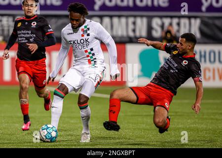 ROTTERDAM, PAESI BASSI - Febbraio 19: Landry Dimata di NEC Nijmegen, Redouan El Yaakoubi di Excelsior Rotterdam durante la partita olandese di Eredivie tra Excelsior Rotterdam e NEC Nijmegen a Van Donge & De Roo Stadion il 19 Febbraio 2023 a Rotterdam, Paesi Bassi (Foto di Broer van den Boom/Orange Pictures) Foto Stock