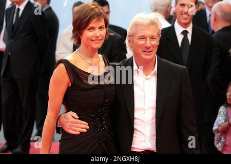 Venezia, Stati Uniti d'America. 04th Set, 2007. VENEZIA, ITALIA - Settembre 04: Carey Lowell e Richard Gere partecipano alla prima i'm Not There di Venezia durante il giorno 7 del 64th° Festival del Cinema di Venezia, il 4 settembre 2007 a Venezia. People; Carey Lowell; Richard Gere Credit: Storms Media Group/Alamy Live News Foto Stock