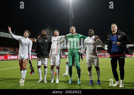 ROTTERDAM - (lr) Souffian El Karouani di NEC Nijmegen, Nany Landry Dimata di NEC Nijmegen, Lasse Schone di NEC Nijmegen, portiere di NEC Nijmegen Jasper Cillessen, Joris Kramer di NEC Nijmegen festeggia la vittoria durante la partita di campionato olandese tra sbv Excelsior e NEC nello stadio Van Donge & De Roo il 19 febbraio 2023 a Rotterdam, Paesi Bassi. ANP BART STOUTJESDYK Foto Stock
