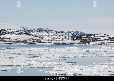 Antartide, Mare di Ross, Isola di Ross, Capo Evans. Vista sulla costa della storica Scott's Hut. Foto Stock