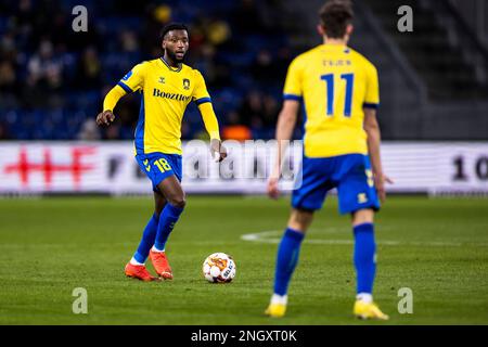 Broendby, Danimarca. 19th Feb, 2023. Kevin Tshiembe (18) di Broendby SE visto durante il Superliga match 3F tra Broendby IF e AC Horsens al Brondby Stadium. (Photo Credit: Gonzales Photo/Alamy Live News Foto Stock