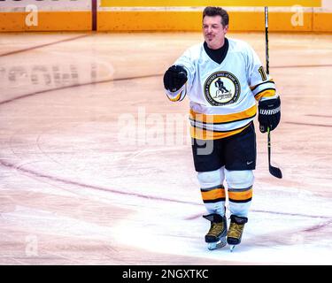 Toronto, Canada - 13 novembre 2011: Theo Fleury , un ex giocatore di NHL in azione durante il gioco Hockey Hall of Fame Legends Classic giocato all'Air Canada Centre. Foto Stock