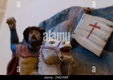 Scultura in alto rilievo di San Giacomo Matamoros in mostra al Museo de los Caminos nel Palazzo Episcopale di Astorga, Leon, Spagna. Il museo, alon Foto Stock