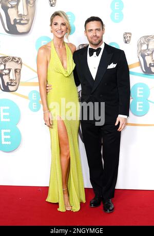 Vogue Williams (a sinistra) e Spencer Matthews partecipano ai British Academy Film Awards 76th che si tengono presso il Royal Festival Hall del Southbank Centre a Londra. Data immagine: Domenica 19 febbraio 2023. Foto Stock