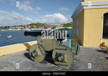 Forte con canone nel porto di Christiansted su St. Croix Foto Stock