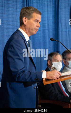 Craig Shriver, MD, direttore del John P. Murtha Cancer Center (MCC), ha parlato alla Celebrazione per il 10th° anniversario del MCC il 2 dicembre 2022 al Walter Reed National Military Medical Center (WRNMMC). Nominato ex membro del Congresso, John P. Murtha (D-PA), MCC esegue ricerche traslazionali sul cancro, progettate per supportare in modo efficace ed efficiente una forza pronta per il settore medico, fornire servizi oncologici di livello mondiale per il sistema sanitario militare e collaborare con altre agenzie federali, centri medici civili, farmacie e accademie. (Fotografie di Harvey A. Duze (Ufficio delle comunicazioni di comando, Foto Stock