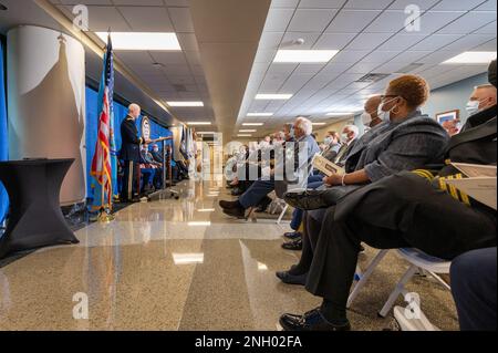 Il tenente generale dell'esercito Ronald Place, direttore della Defense Health Agency (DHA), ha tenuto il discorso di apertura al Murtha Cancer Center (MCC) 10th il 2 dicembre 2022, presso il Walter Reed National Military Medical Center (WRNMMC). Nominato ex membro del Congresso, John P. Murtha (D-PA), MCC esegue ricerche traslazionali sul cancro, progettate per supportare in modo efficace ed efficiente una forza pronta per il settore medico, fornire servizi oncologici di livello mondiale per il sistema sanitario militare e collaborare con altre agenzie federali, centri medici civili, farmacie e accademie. (Photogra Foto Stock