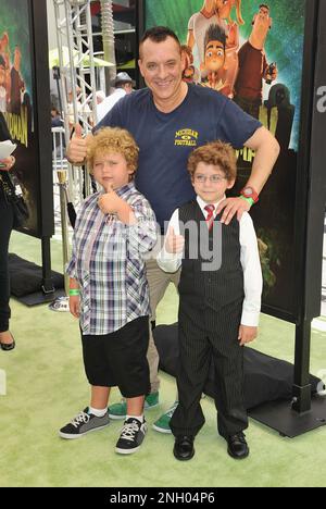 Los Angeles, Stati Uniti. 05th ago, 2012. Tom Sizemore, figli Jayden e JaggerTom Sizemore in condizioni critiche dopo aver sofferto aneurisma cerebrale Credit: Tsuni/USA/Alamy Live News Foto Stock