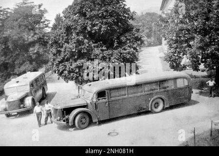 Azione T4 autobus per il trasporto al Centro Hartheim Eutanasia. L'azione T4 è stata la campagna nazista per uccidere persone considerate 'incurabilmente ammalate' che in realtà significava persone con disturbi psichiatrici e pazzi. Tra 275.000 e 300.000 persone sono state uccise in ospedali psichiatrici in Germania e Austria, occupate Polonia e il protettorato di Boemia e Moravia (ora Repubblica Ceca. Questa immagine mostra uno degli autobus utilizzati per trasportare le vittime al loro luogo di morte parcheggiato presso il Centro Hadamar Eutanasia. Foto https://commons.wikimedia.org/w/index.php?curid=41046683 Foto Stock