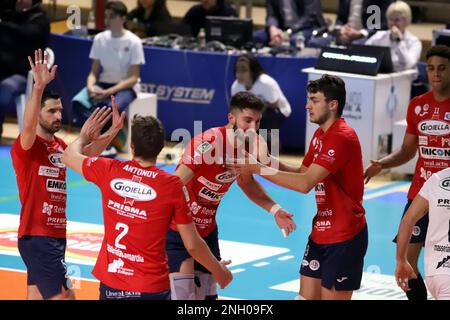 PalaMazzola, Taranto, Italia, 18 febbraio 2023, L'esultazione di prisma Taranto. Durante Gioiella Prisma Taranto vs Emma Villas Aubay Siena - Pallavolo Serie a Campionato Italiano Superleague uomini Foto Stock