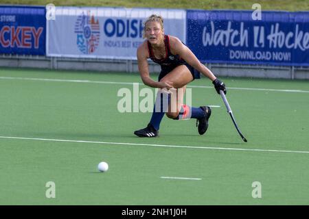 Wellington, Nuova Zelanda, 20 febbraio 2023: Ashley Hoffman (13 Stati Uniti) sente lo spray. Cina contro Stati Uniti al National Hockey Stadium di Wellington, Nuova Zelanda. FIH Pro League. Cina vince 4-1. (Joe Serci - SPP) Foto Stock