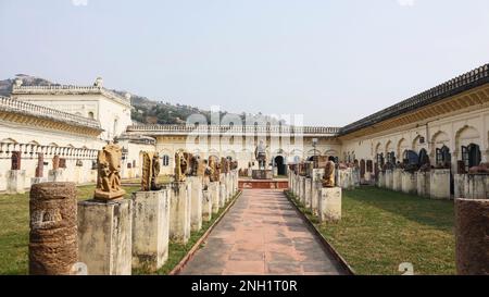 INDIA, MADHYA PRADESH, CHHATRAPUR, novembre 2022, vista interna del Museo Maharaja Chhatrasal, Mausahaniya Foto Stock