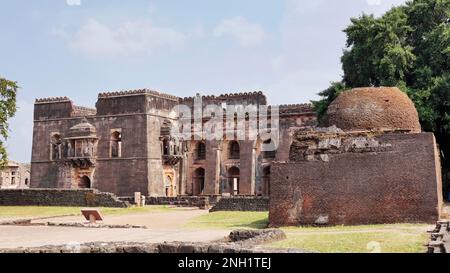 Vista posteriore di Hindola Mahal, Mandu, Dhar, Madhya Pradesh, India. Foto Stock