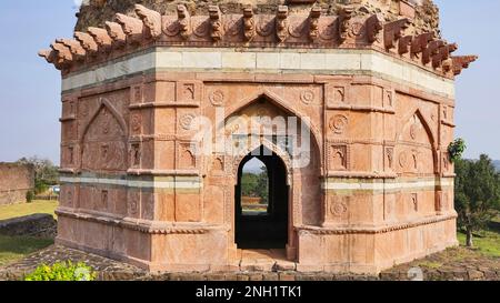 Vista di dai ki Chhoti Bahan ka Maqbara, Mandu, Madhya Pradesh, India. Foto Stock